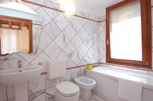Hotel Ca' Due Leoni 3*