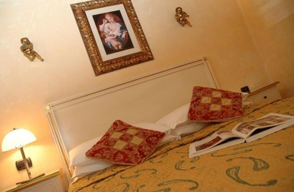 Ca' Due Leoni Hotel