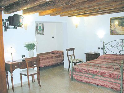 Ca' Due Leoni Hotel 3*
